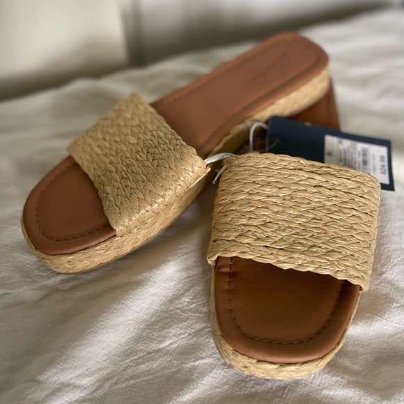 Universal Thread Raffia Sandals - Picture 2 of 3